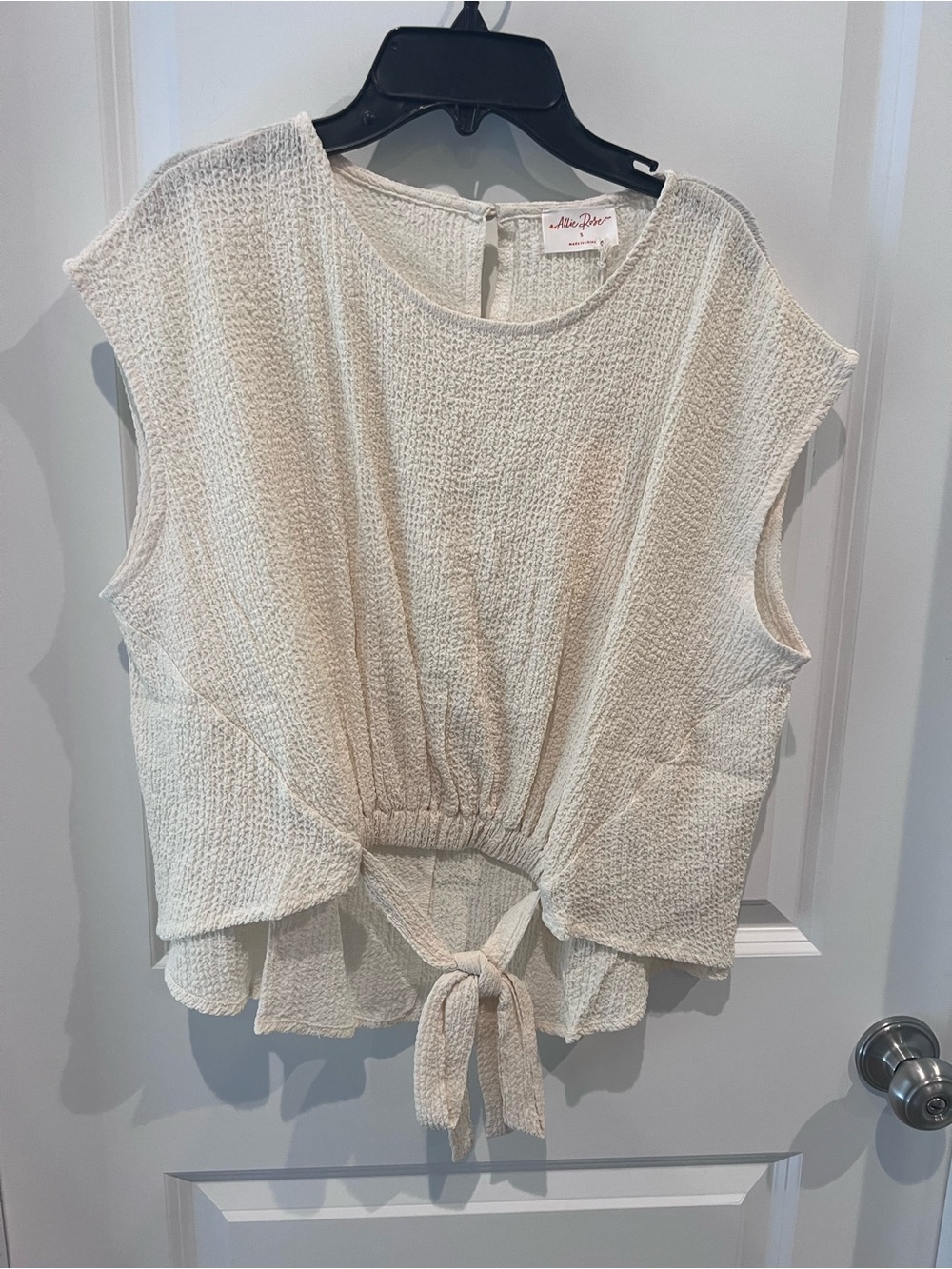 NWT Allie Rose Textured Tie-Front Cropped Top Size Small
